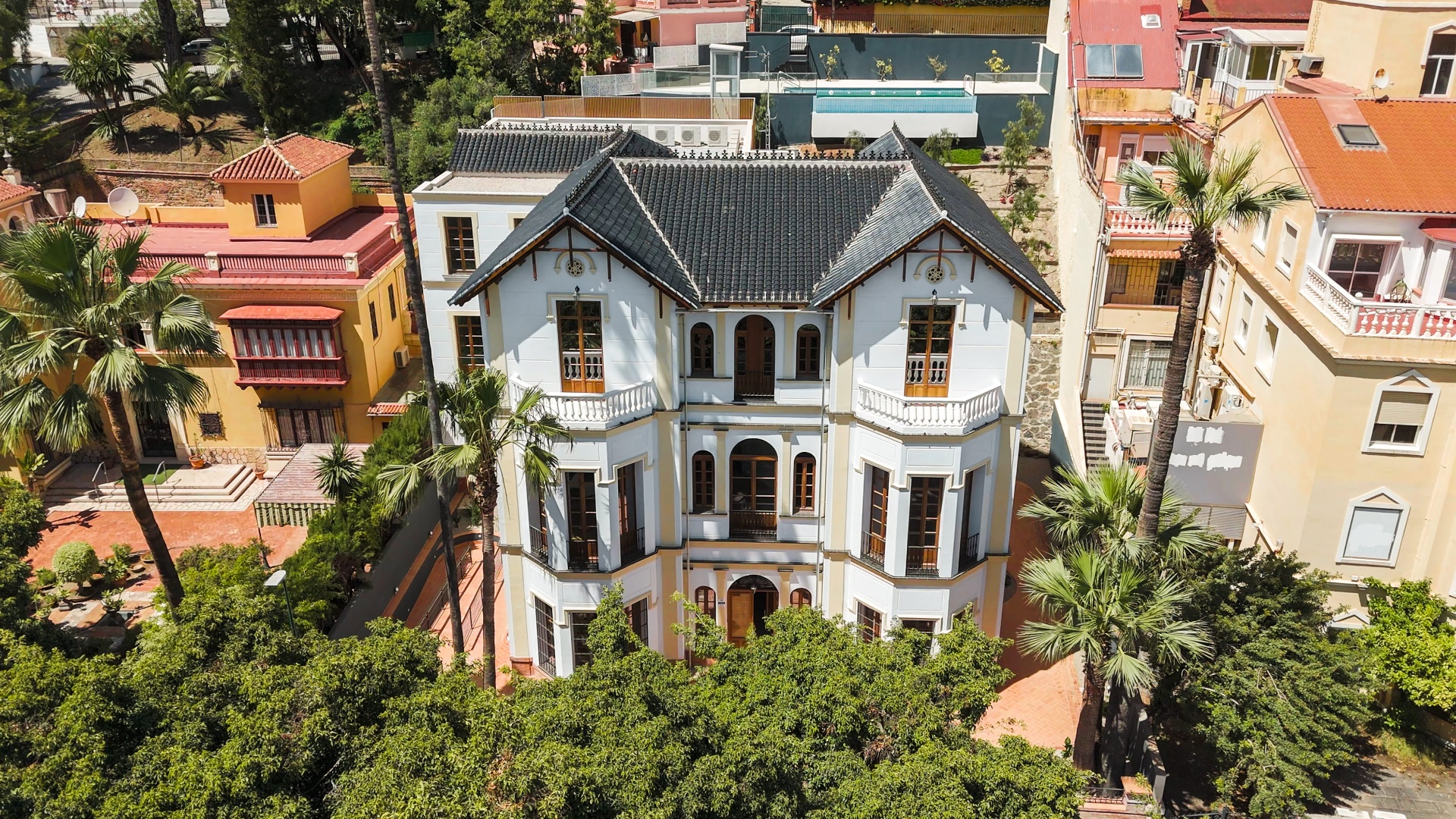 04-villa-facade.jpg