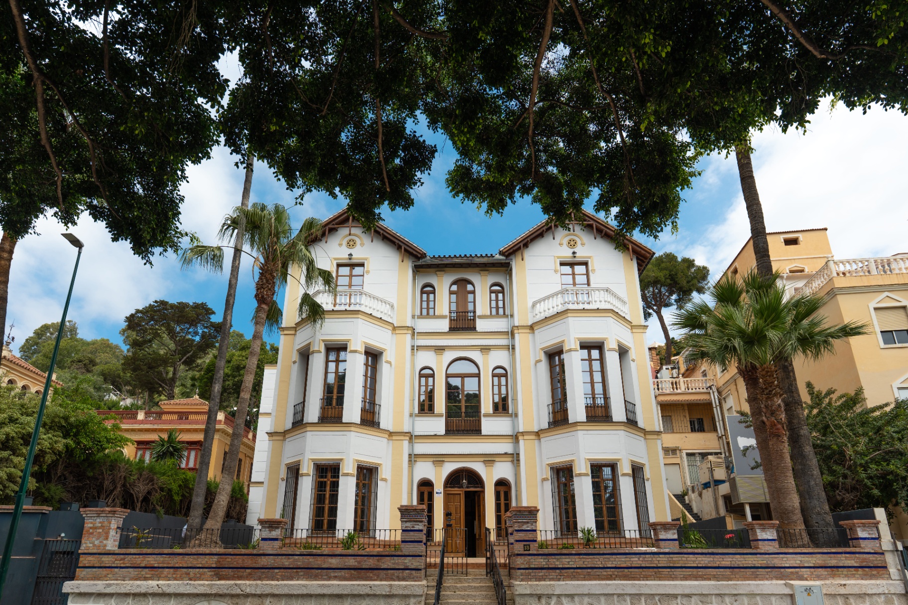 08-villa-front-street.jpg