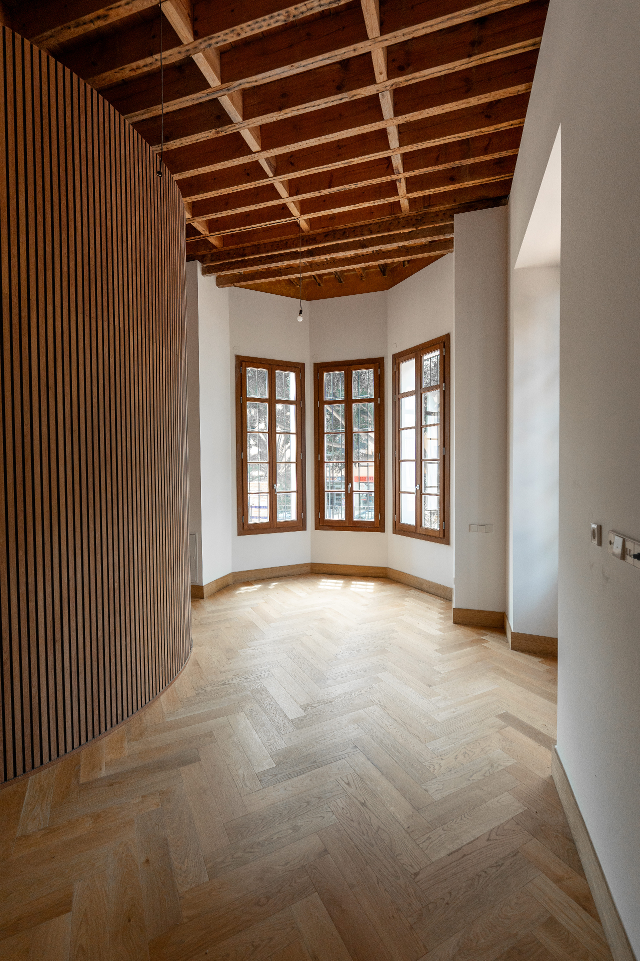 11-bay-window-room.jpg