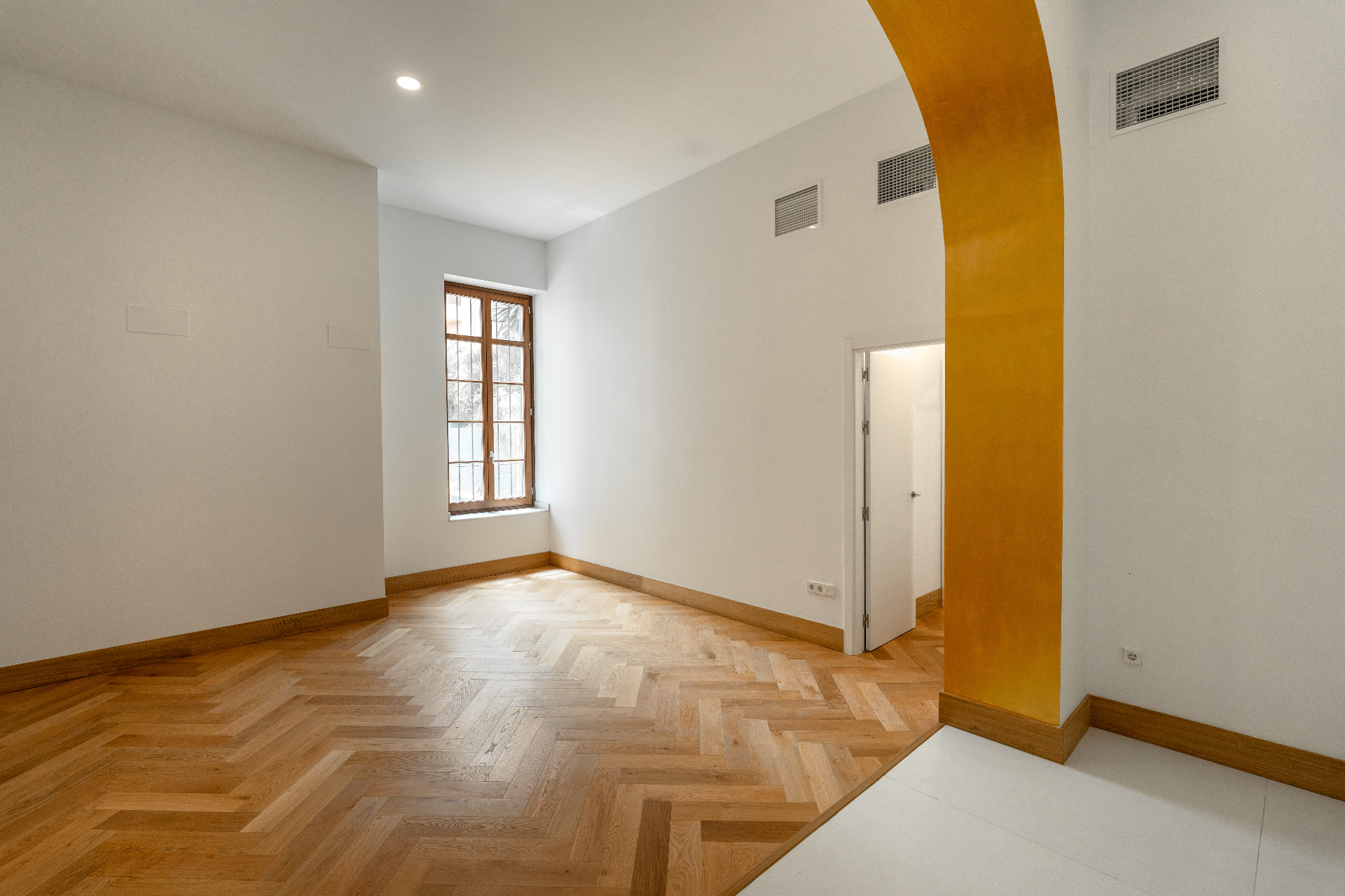 15-arch-window-room.jpg