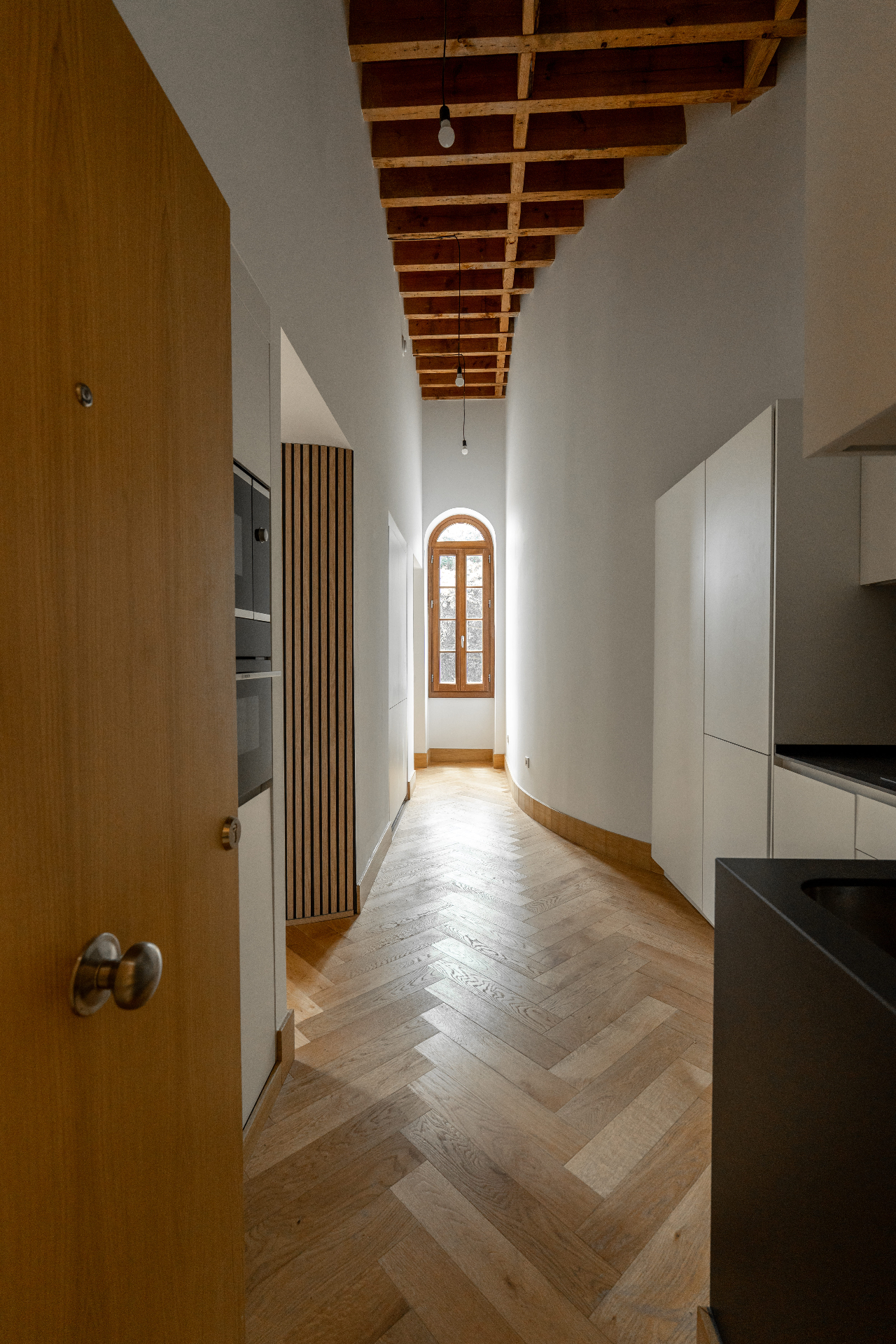 18-hallway-arch.jpg