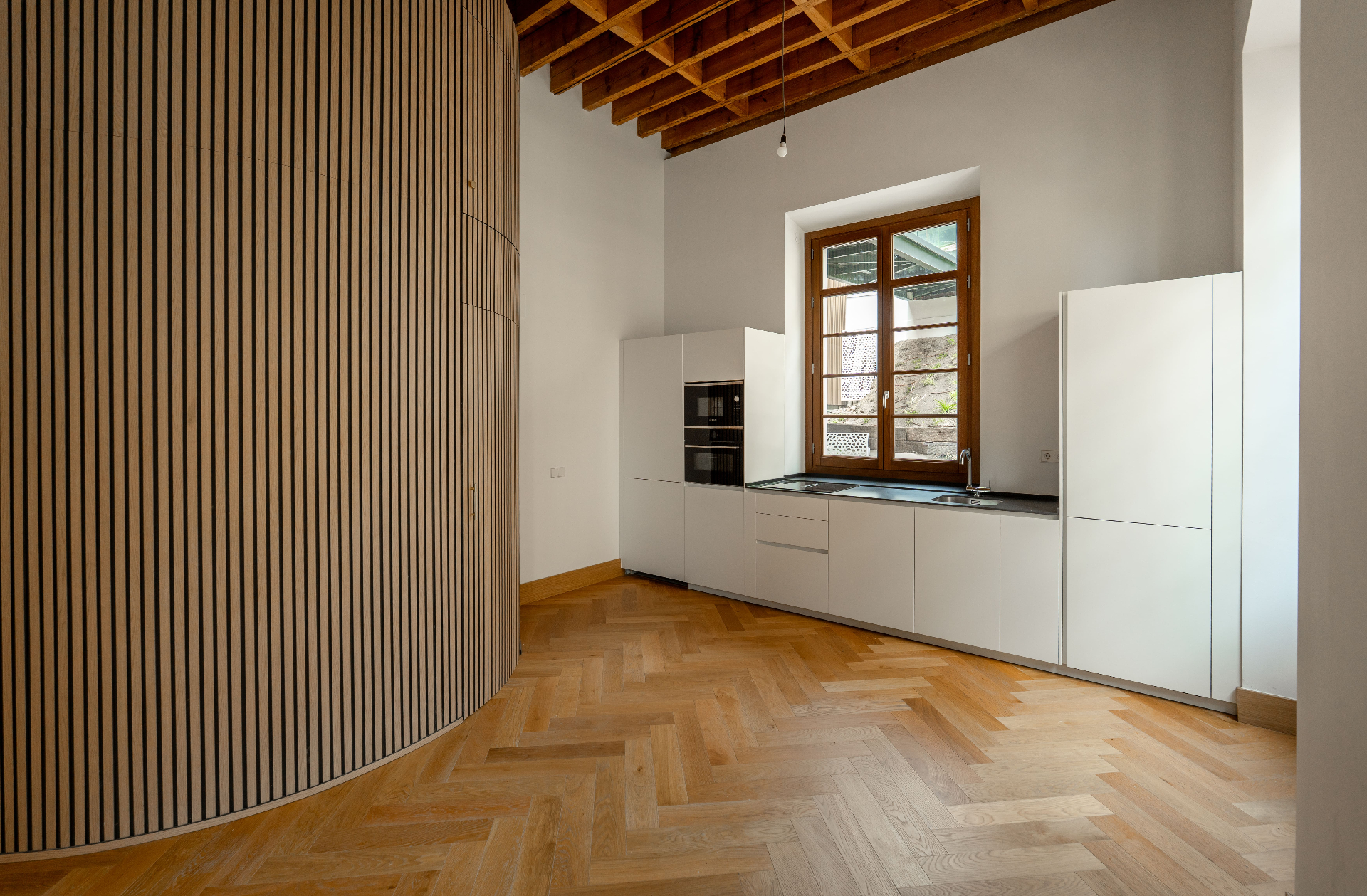 23-kitchen-curved-wall.jpg