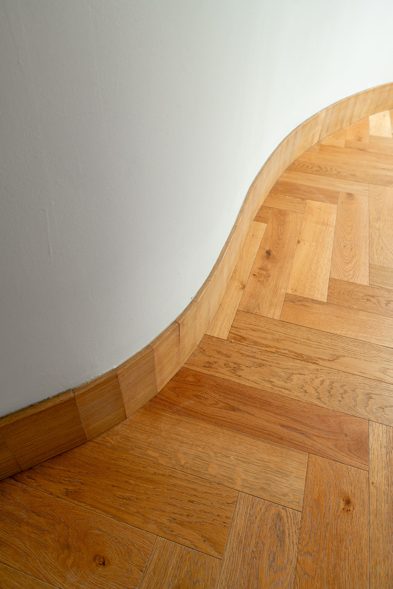 26-curved-wall-detail.jpg