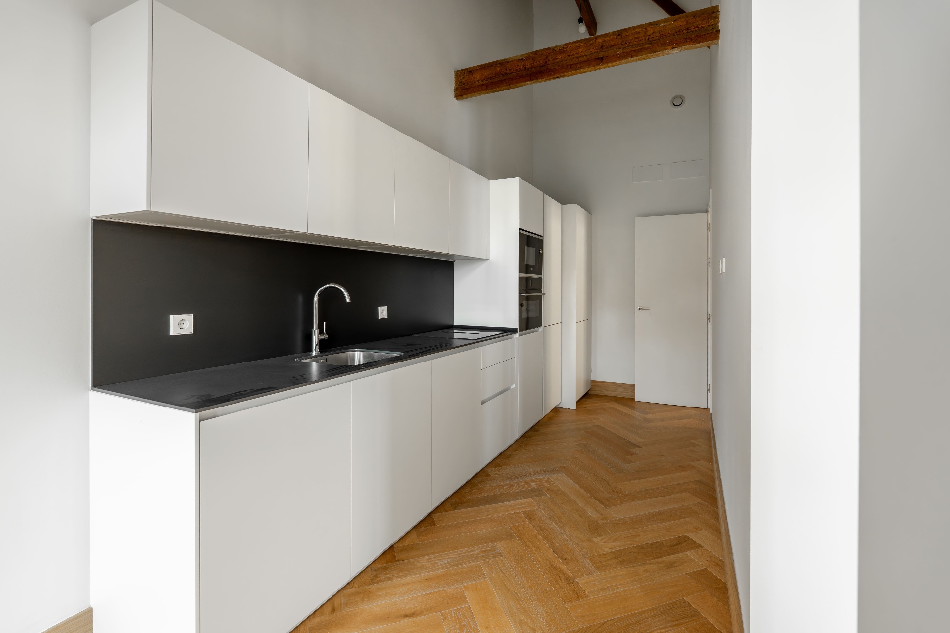 30-kitchen-long-wall.jpg