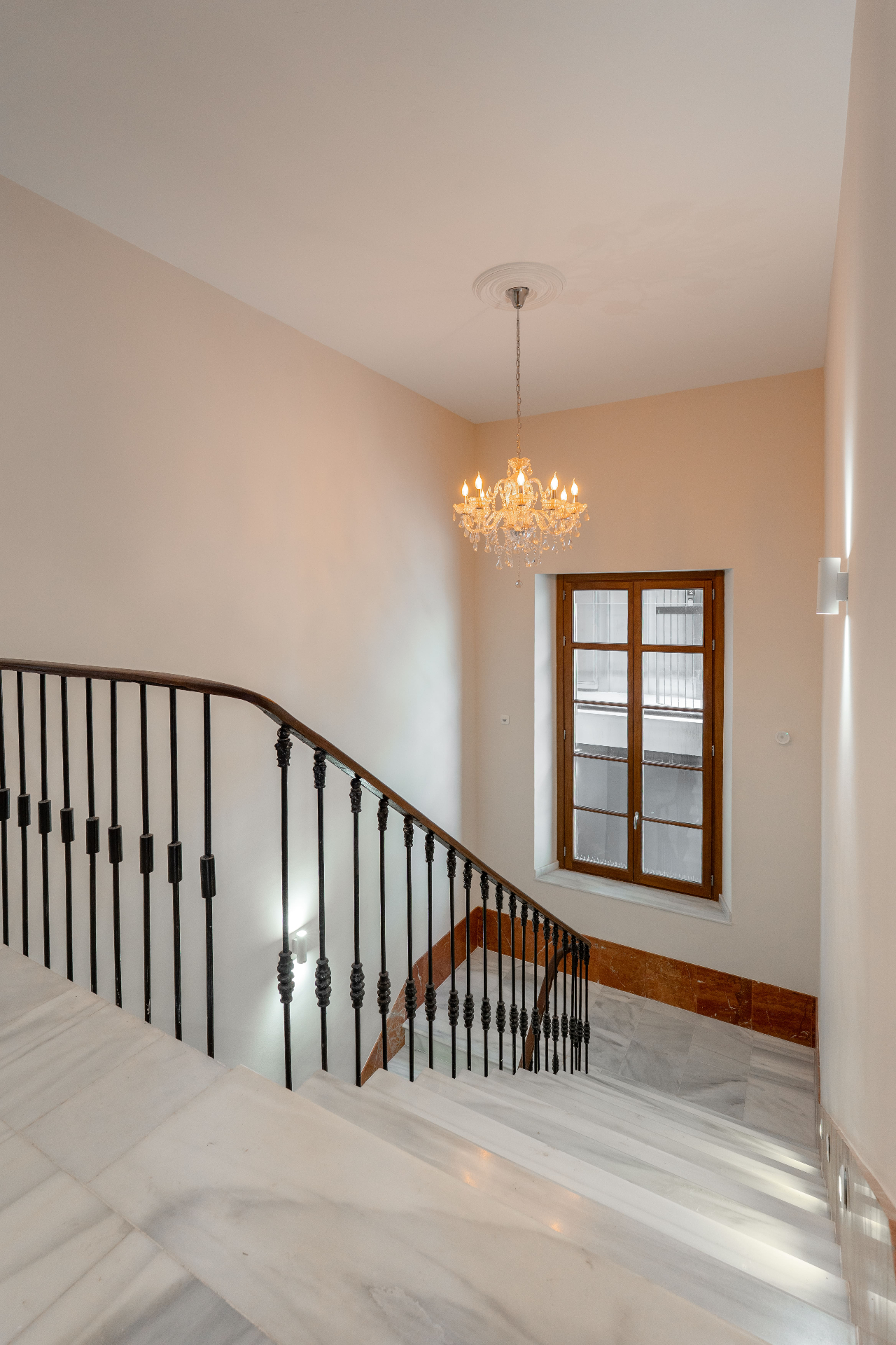31-staircase-chandelier.jpg
