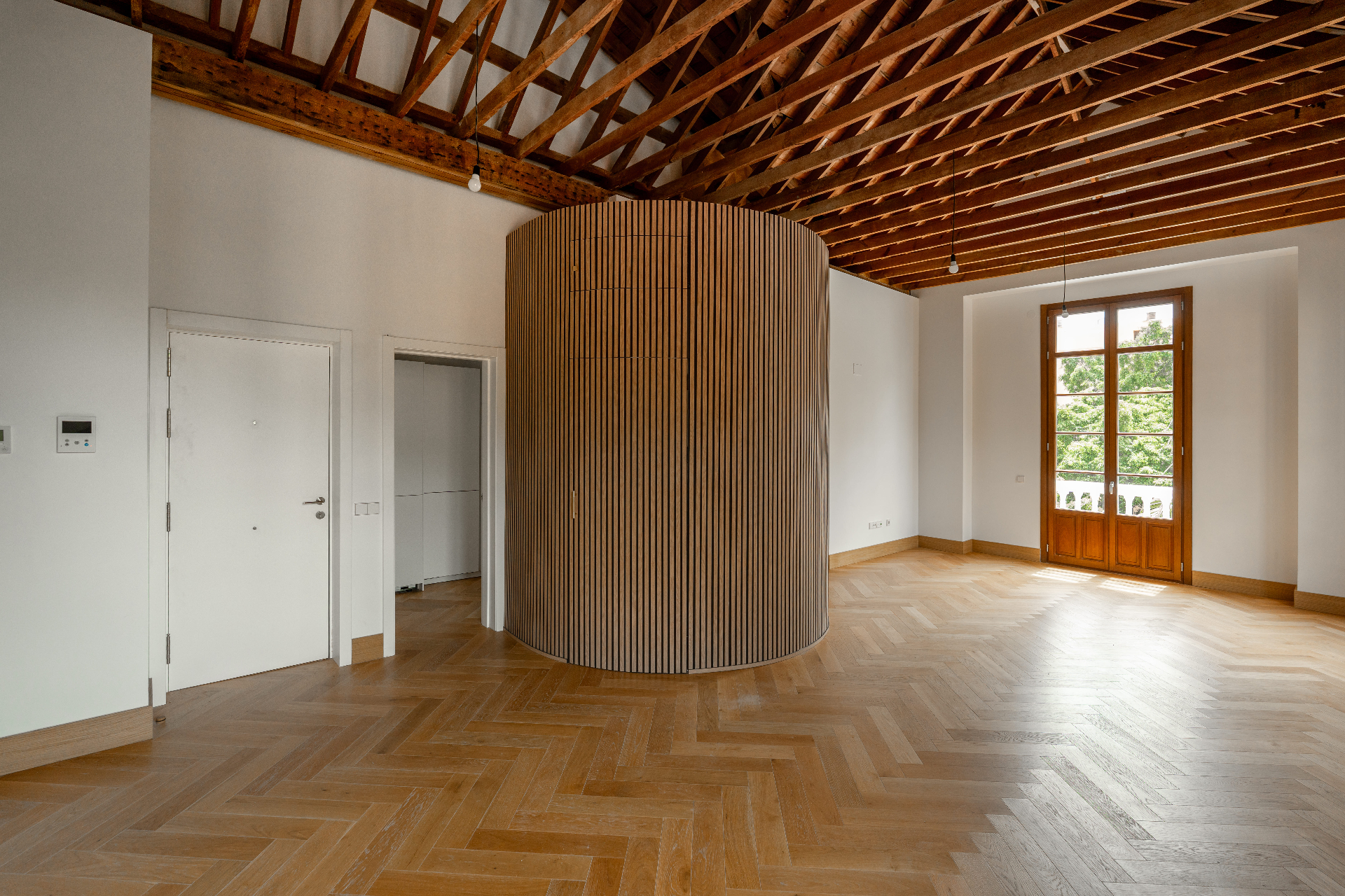 32-open-room-cylinder.jpg