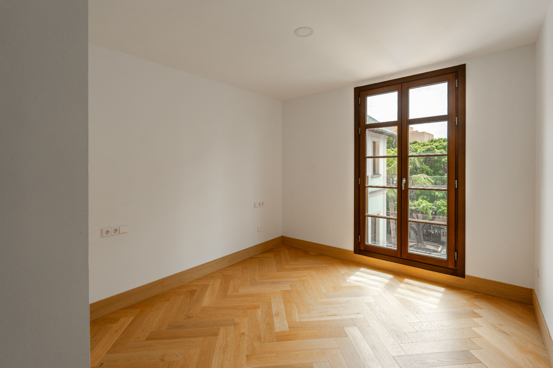 33-bedroom-window-balcony.jpg
