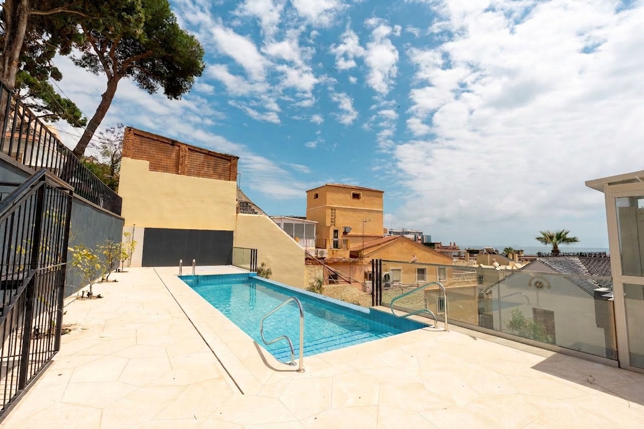 44-rooftop-pool.jpg